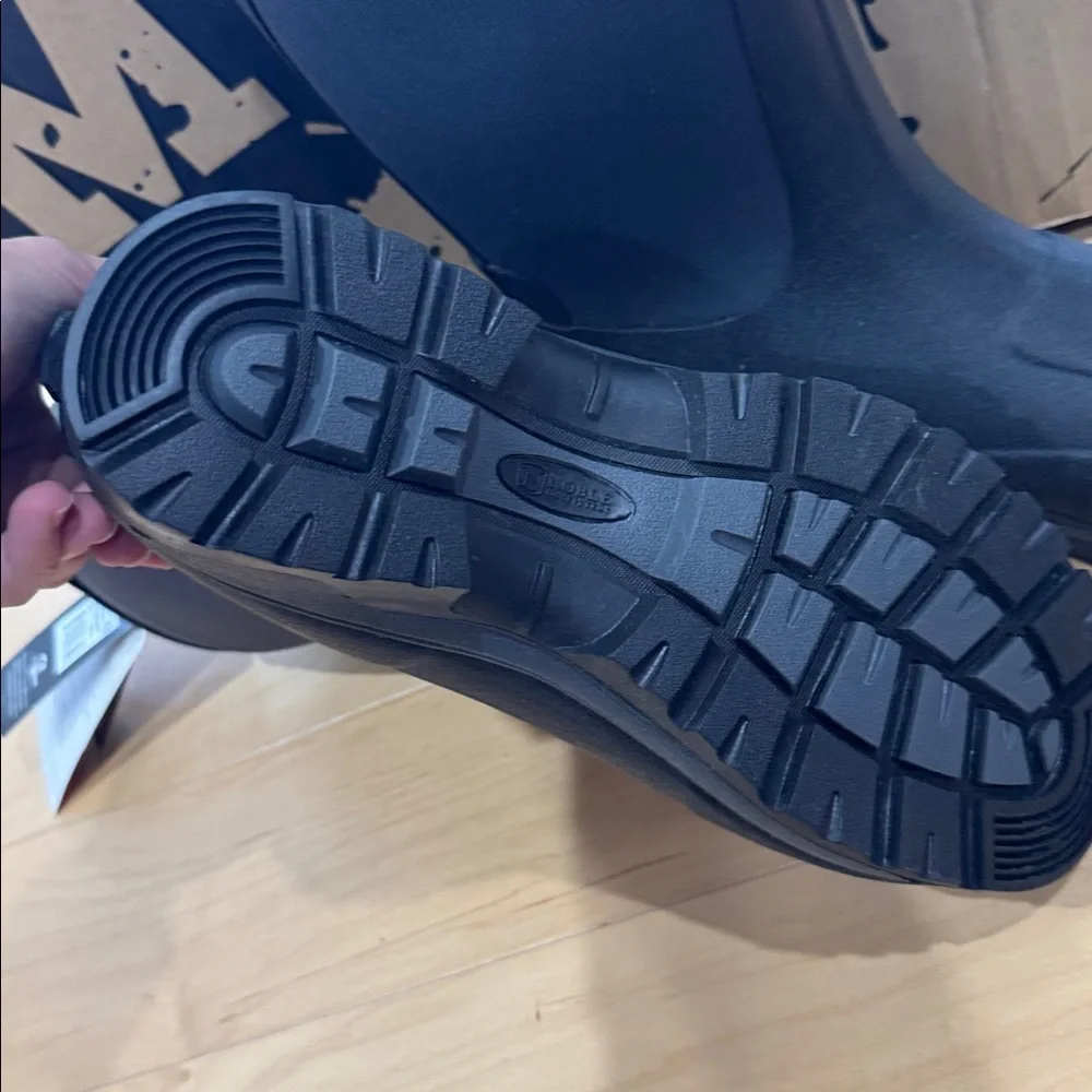 Noble Outfitters MUDS stay cool mid waterproof boots - size 10